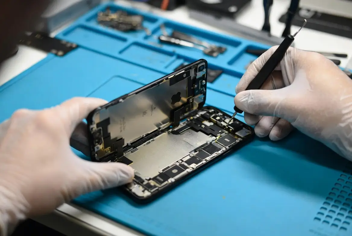 Ремонт стабилизации iPhone 13